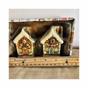 NWT Gingerbread House Salt & Pepper Shakers  3”x4” New Christmas 
Holiday Xmas
